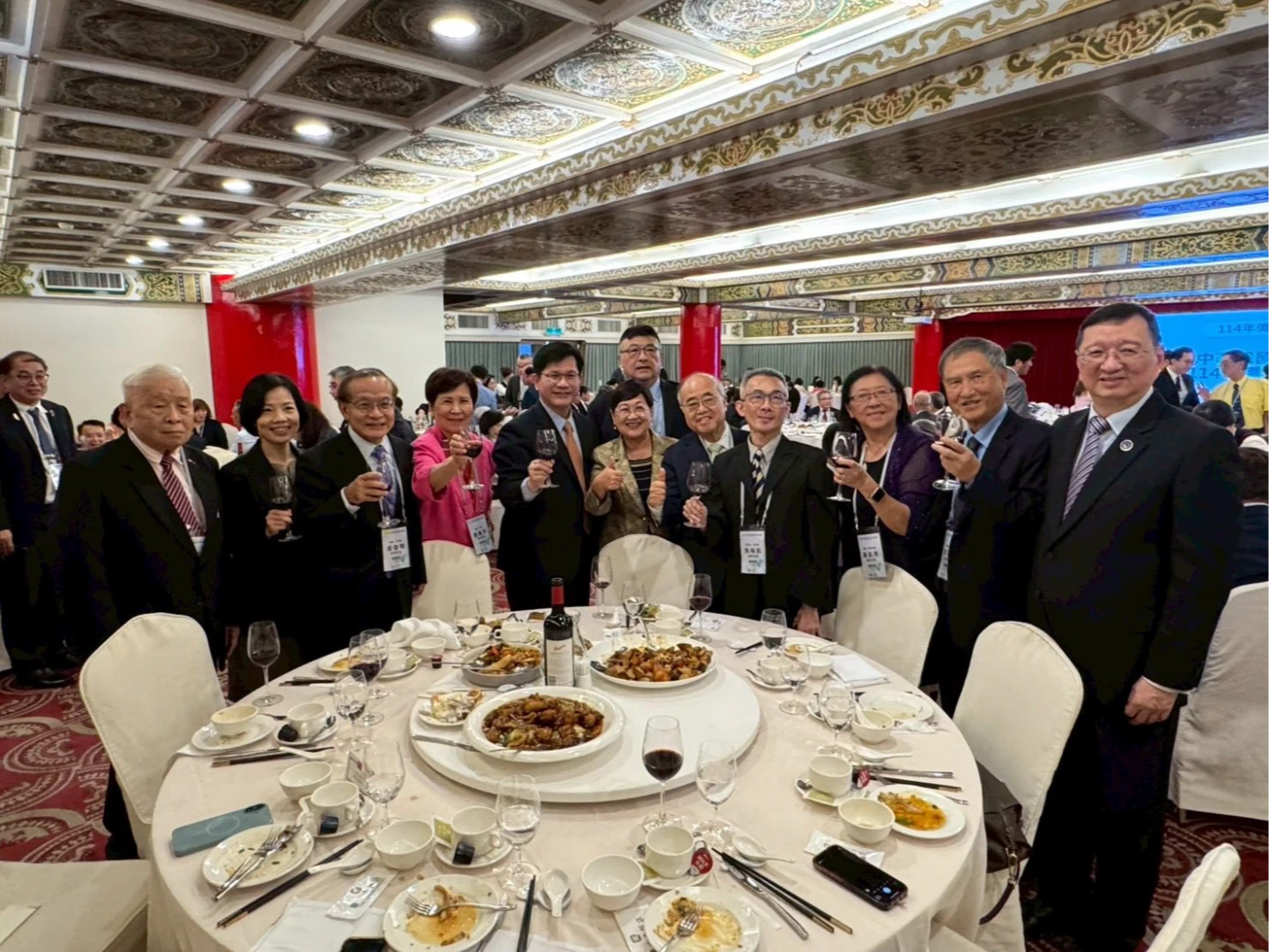 林佳龍說,外交部將與僑胞攜手為台灣在世界舞台上拚外交。取自林臉書