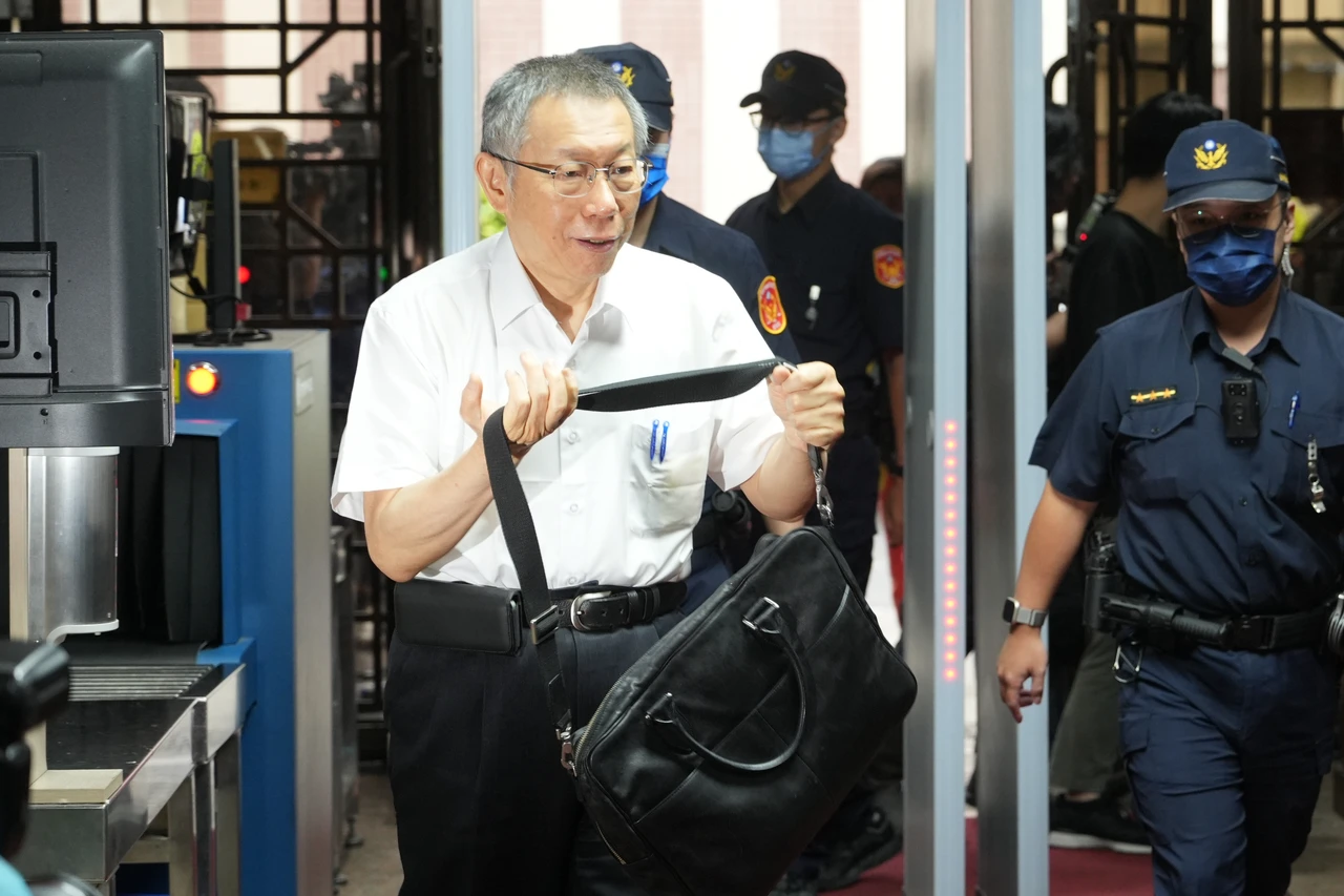 柯文哲傳訊「威京小沈已給過」! 黃珊珊今作證這樣說