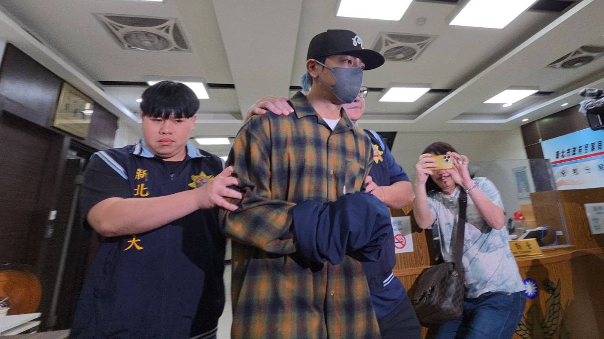 坤達接受完警方問詢,稍早移送新北地檢署複訊。曾伯愷攝