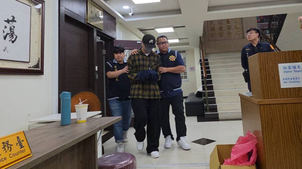 警方偵詢後移送坤達地檢署複訊。曾伯愷攝
