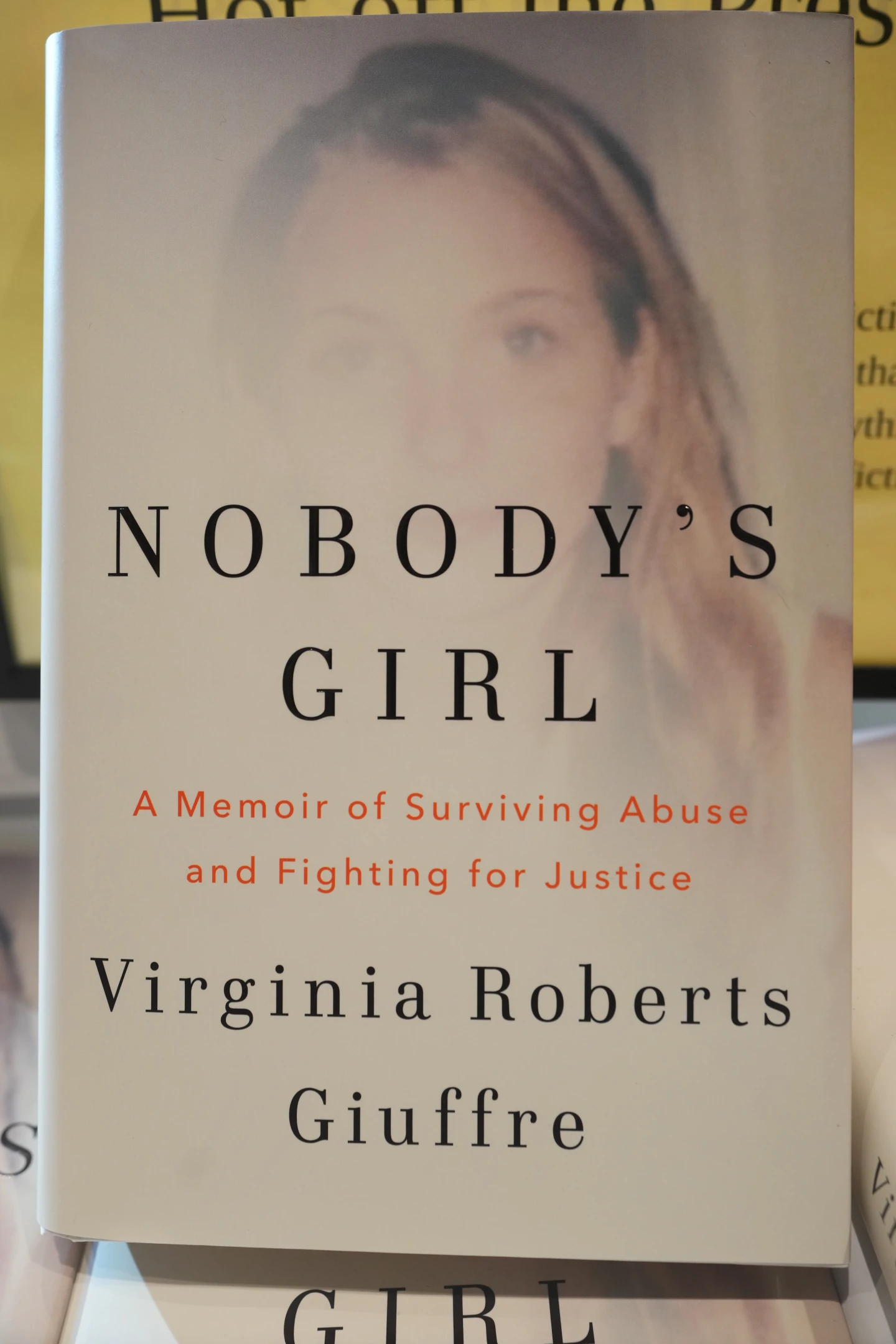 安德魯王子性醜聞女受害者朱弗里遺作回憶錄《Nobody's Girl》於本月21日出版。美聯社