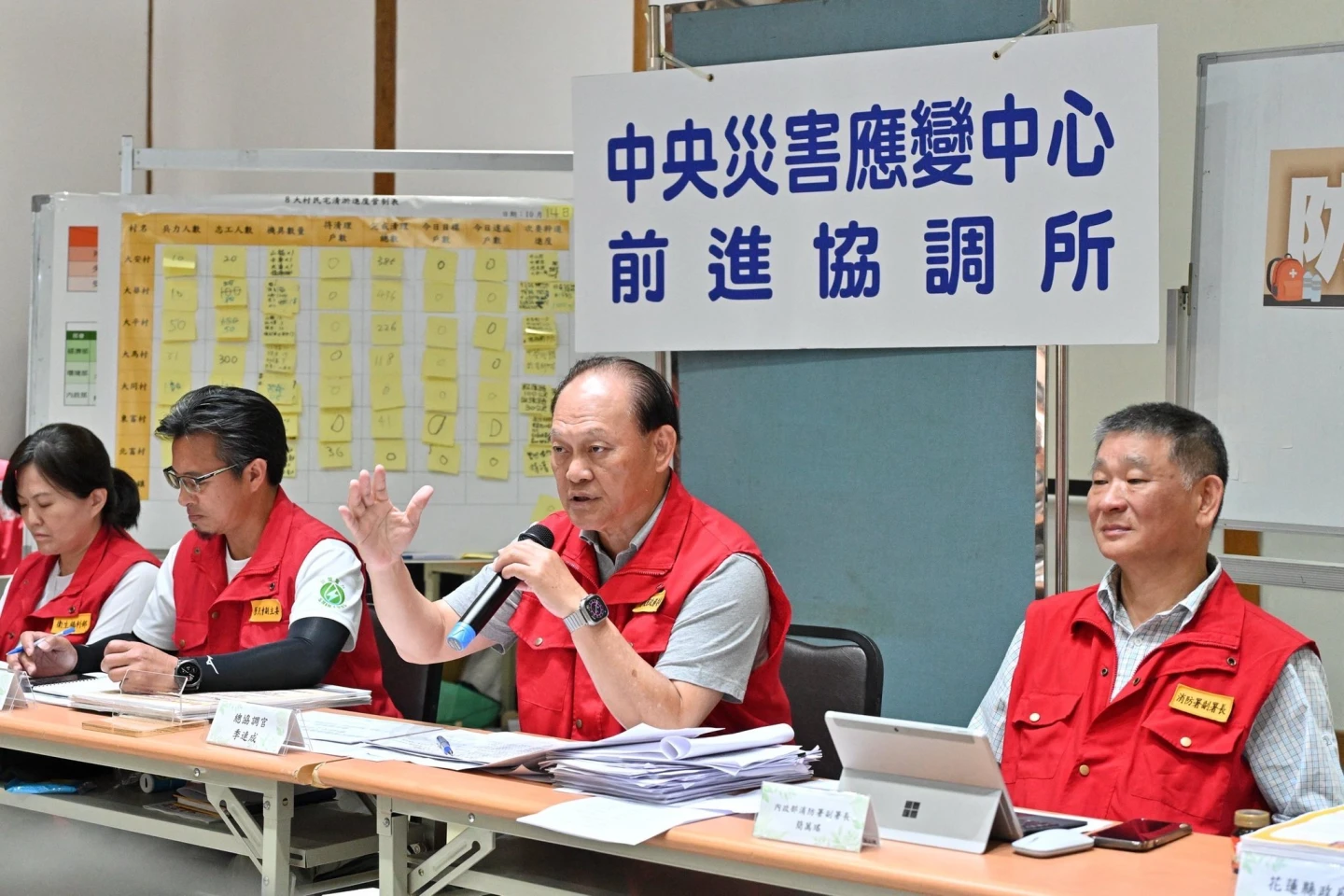 中央前進協調所總協調官季連成,任務暫告一段落。取自FB@中華民國行政院