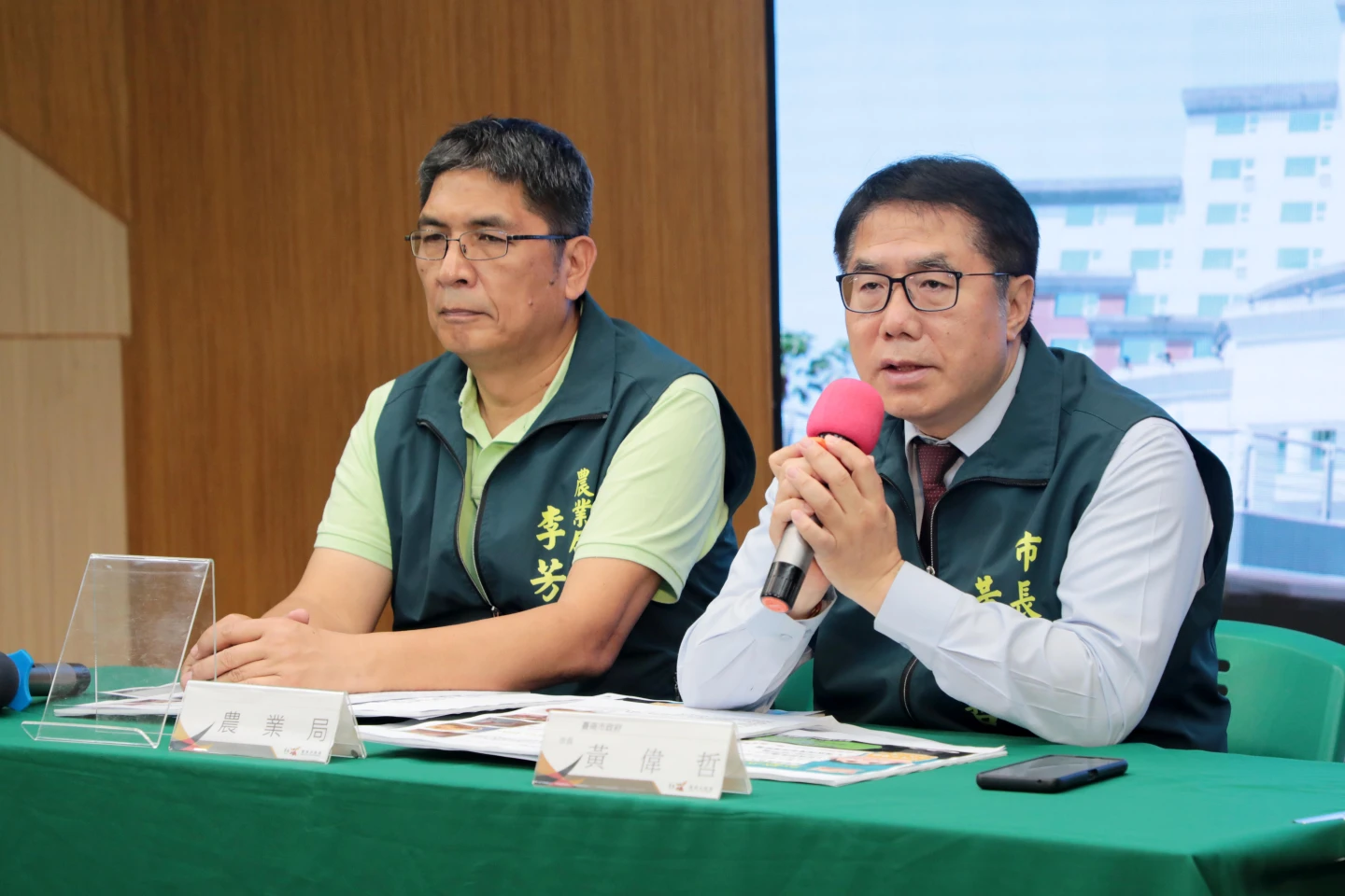 台南市長黃偉哲直言,晴天霹靂!會做最壞的打算,以最嚴密防疫措施應戰。市府提供
