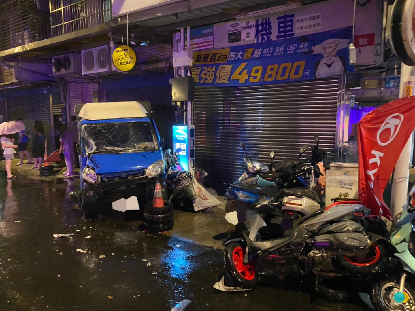 三峽男子酒駕開車,失控衝撞11輛汽機車,遭警法辦。翻攝畫面