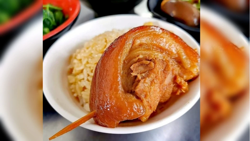 阿泉爌肉飯使用溫體豬,如今禁宰運5天恐斷豬源。取自FB @阿泉爌肉飯