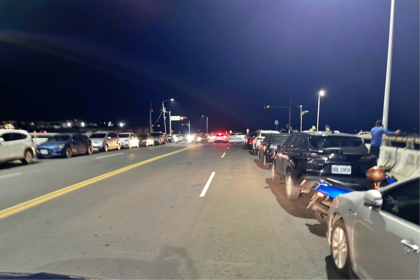 警方呼籲遊客勿違規停車。警方提供