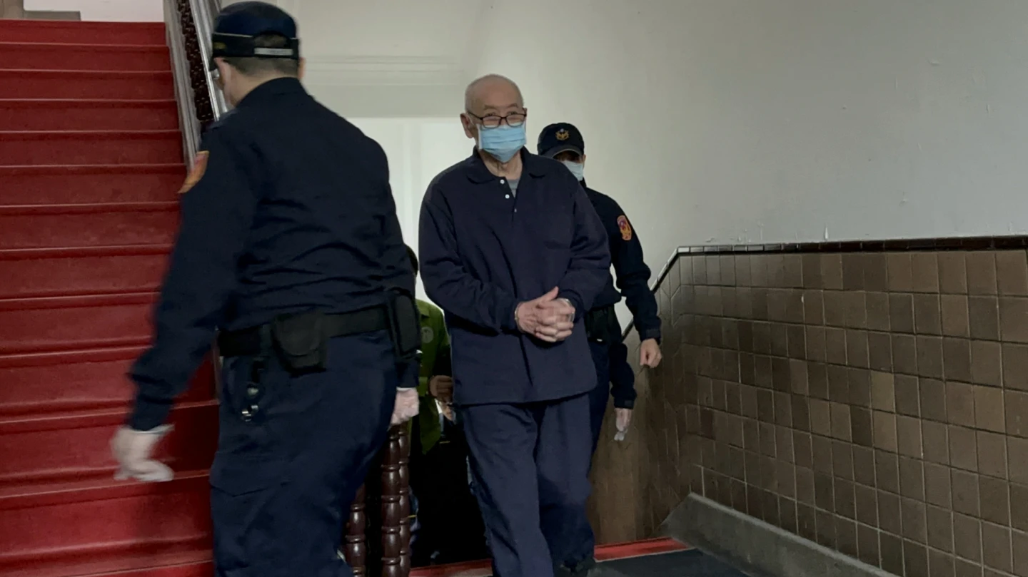 陸軍前中將高安國當共諜,先前被提解到高等法院出庭。民眾提供