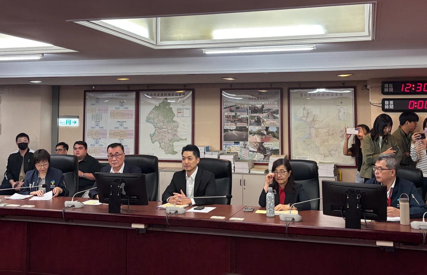 蔣萬安向民眾黨及新黨黨團說明重大議法案。許皓婷攝