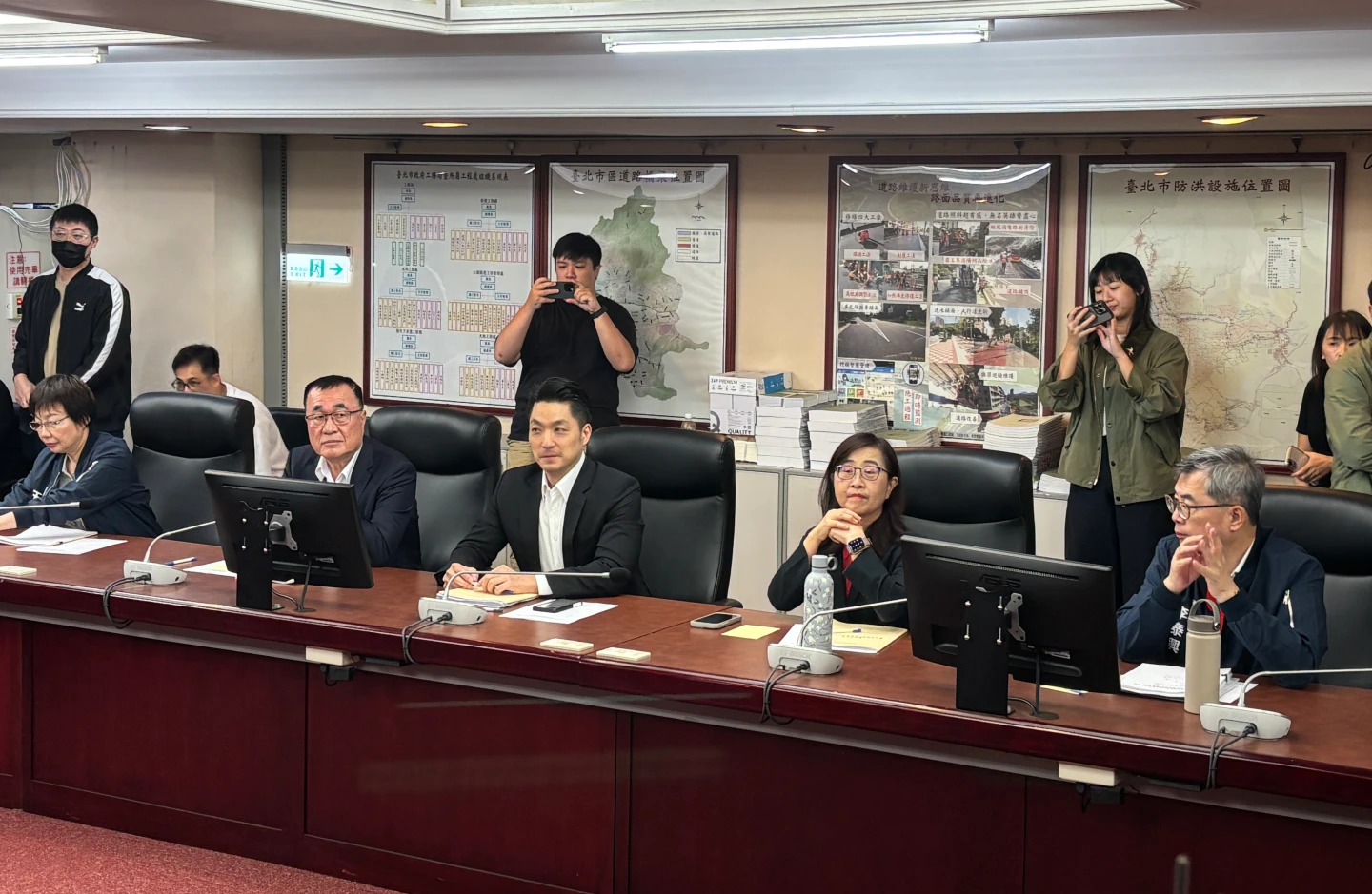 蔣萬安向民眾黨及新黨黨團說明重大議法案。許皓婷攝