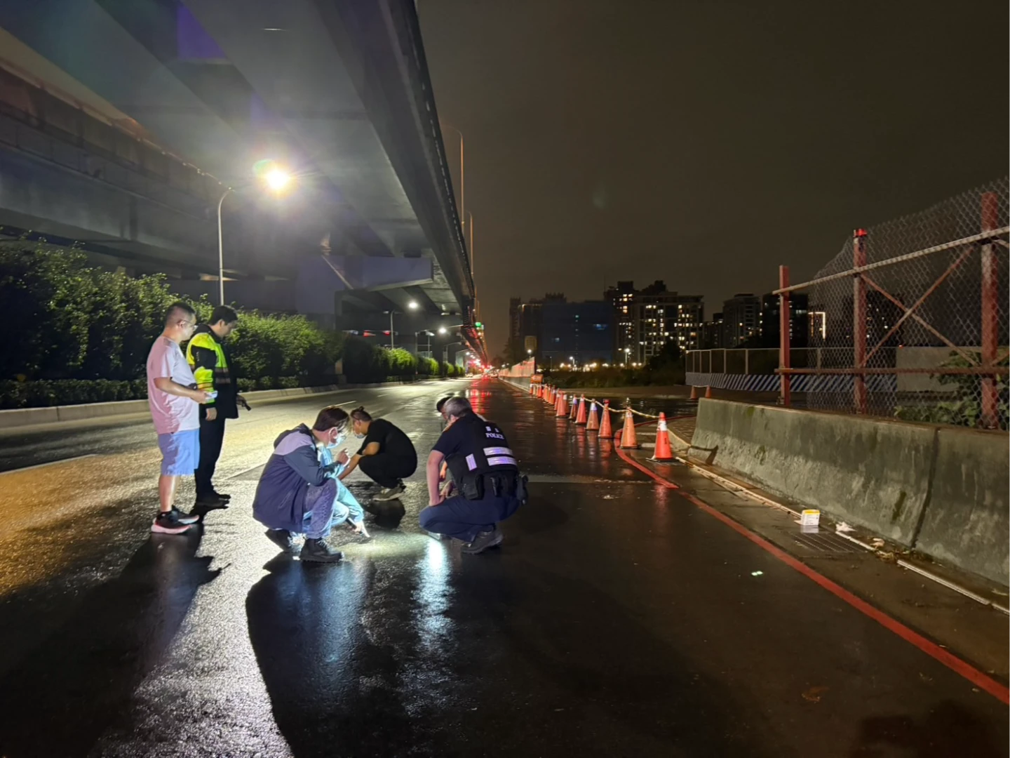 警方採證。翻攝畫面