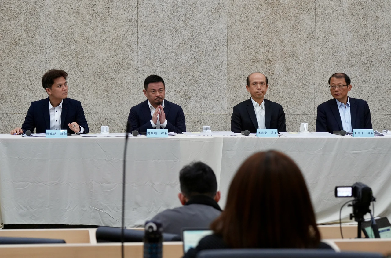 勞動部今天舉行記者會,公布「職災勞工及家屬法律權益協助方案」。梁建裕攝