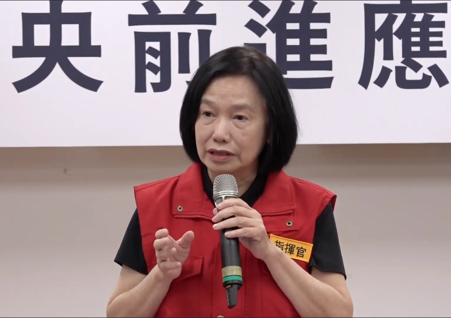 杜文珍指揮官主持非洲豬瘟中央前進應變所記者會。農業部提供