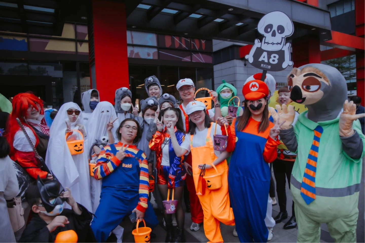 10月25日至26日萬聖節周末連續兩日登場,台北信義新天地舉辦萬聖大遊行。新光三越提供