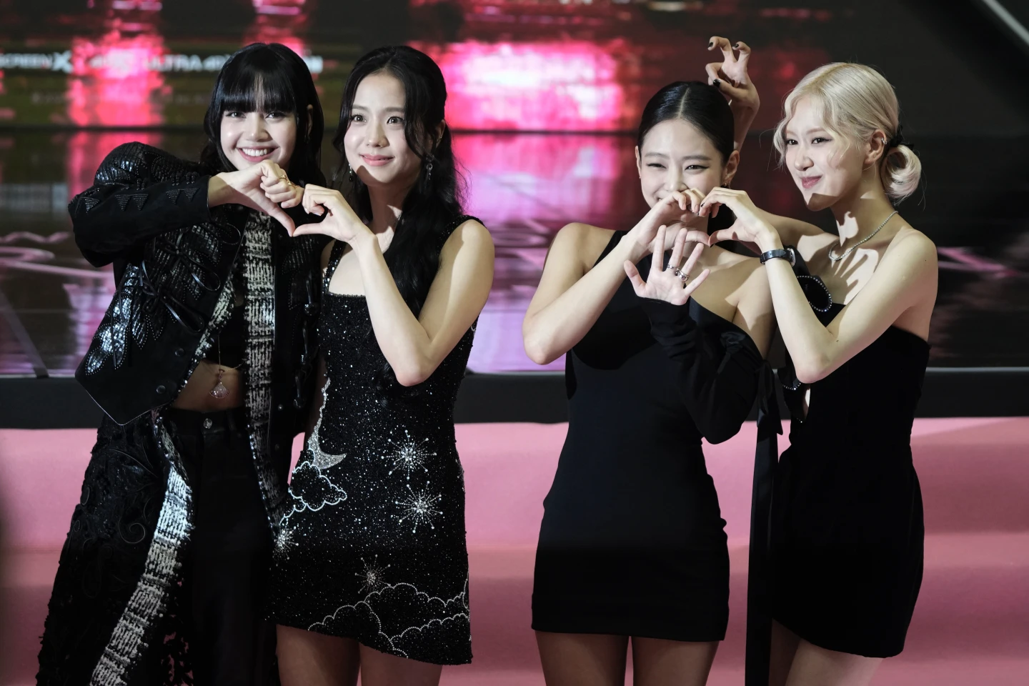 BLACKPINK曼谷開唱遇王太后辭世 主辦單位:照常舉辦、請穿黑衣