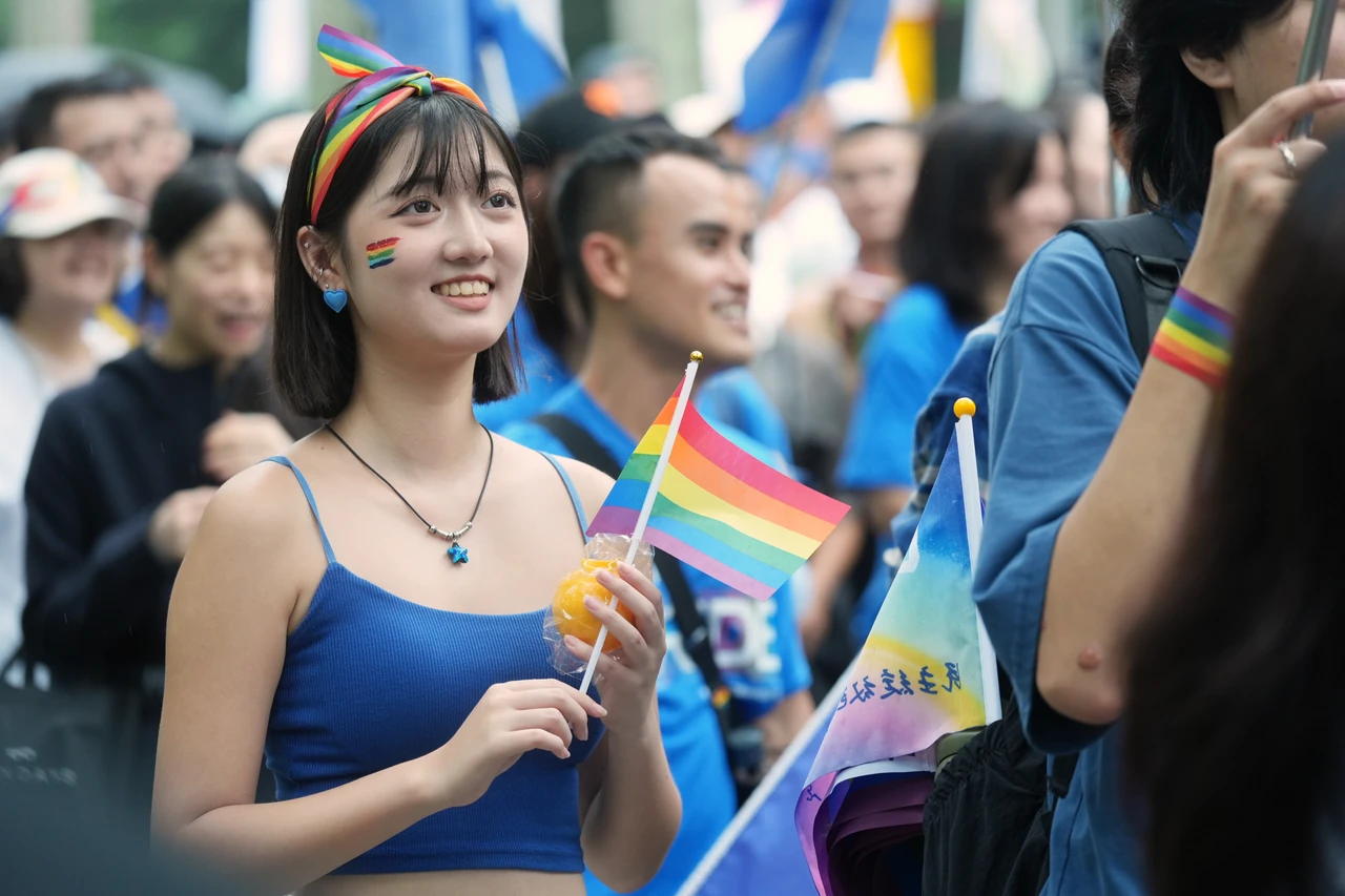蔡英文說,謝謝大家的勇氣與堅持,讓台北街頭每年此時充滿各種漂亮顏色。陳卓邦攝