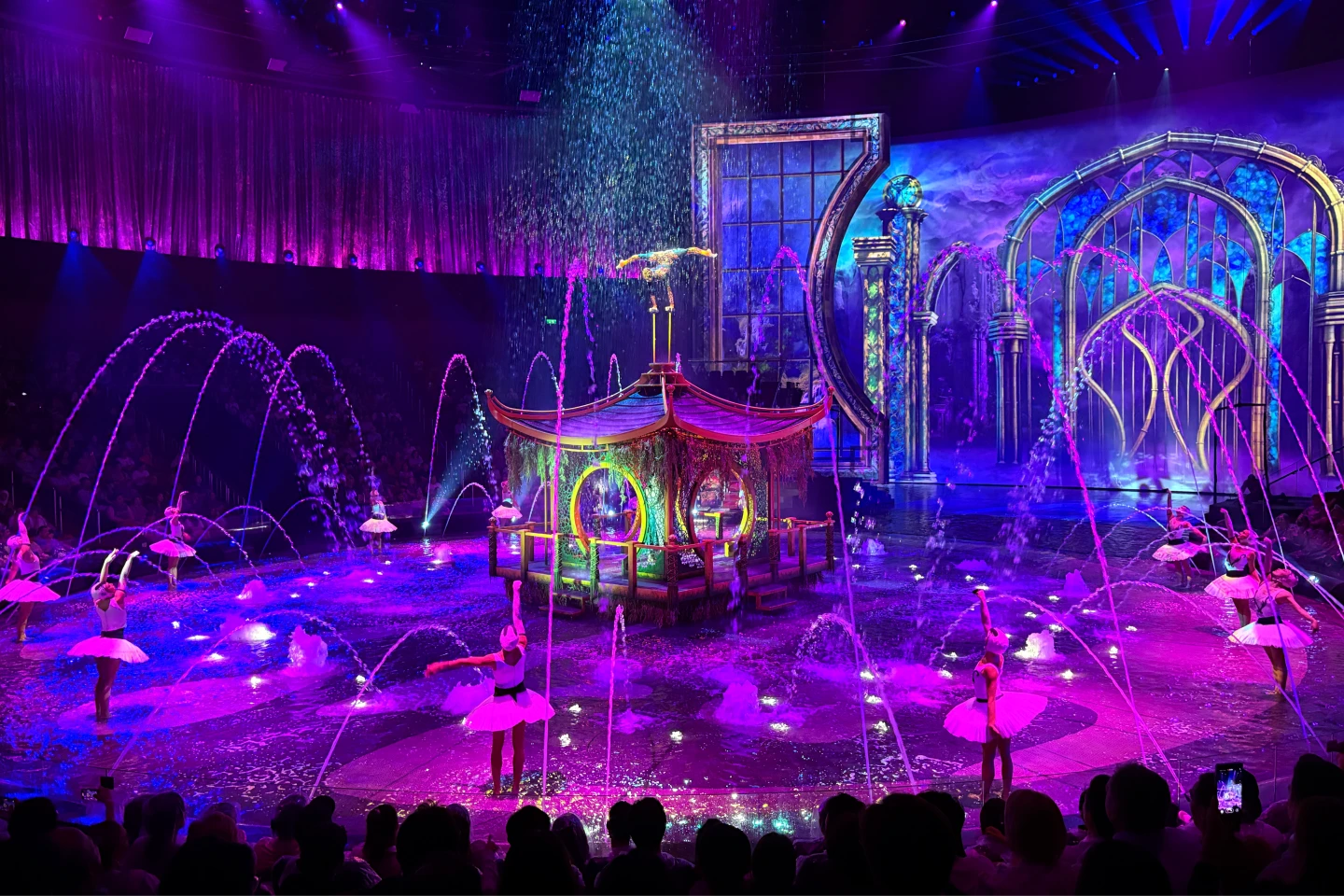 美樂蒂玩澳門｜世界級《水舞間》睽違5年回歸　直擊水中大秀幕後秘密