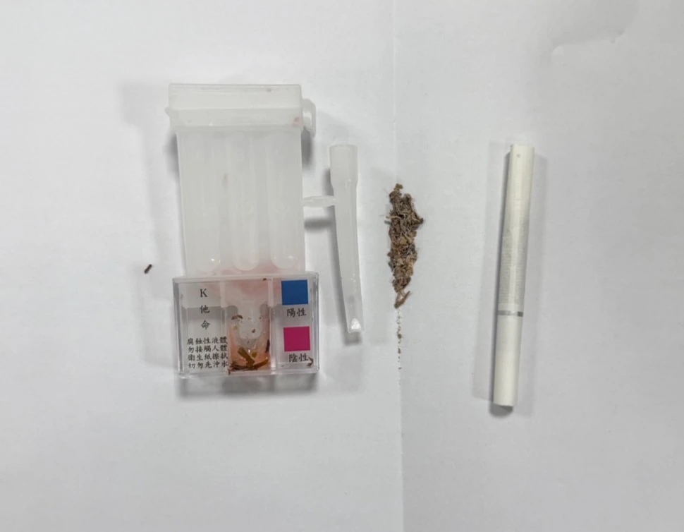 張男車上香菸驗出K他命成分。翻攝畫面