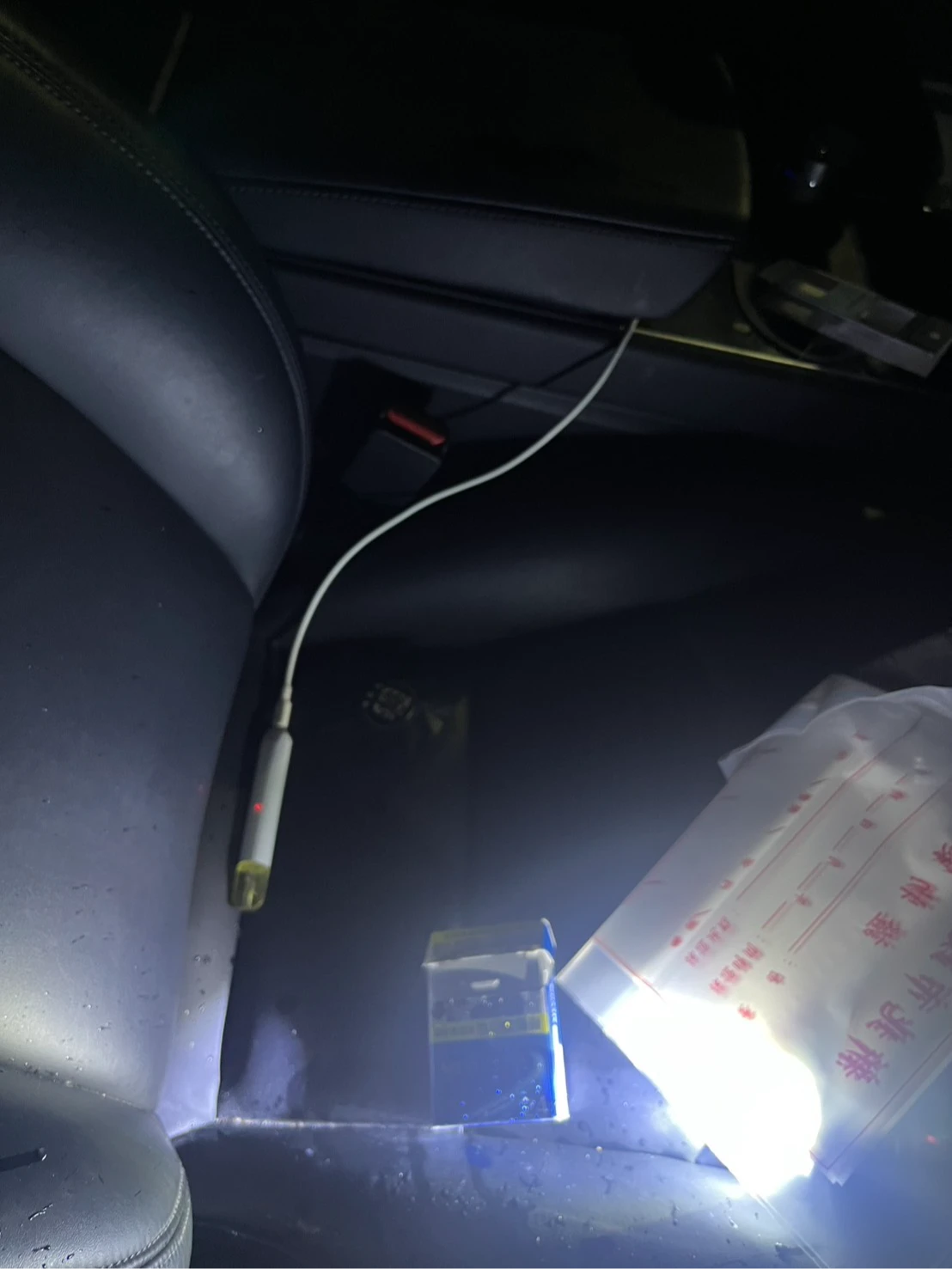 特斯拉車上另查獲毒品。翻攝畫面