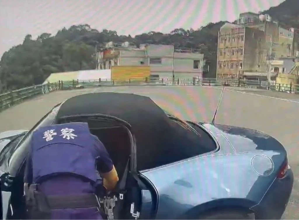 搶銀樓也要拉風!開跑車犯案還是媽媽名下 笨賊得手1小時就栽了