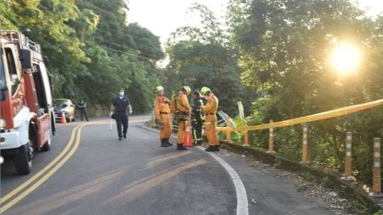 李男被發現的地點是廢棄果園旁約1層樓深的山溝。民眾提供