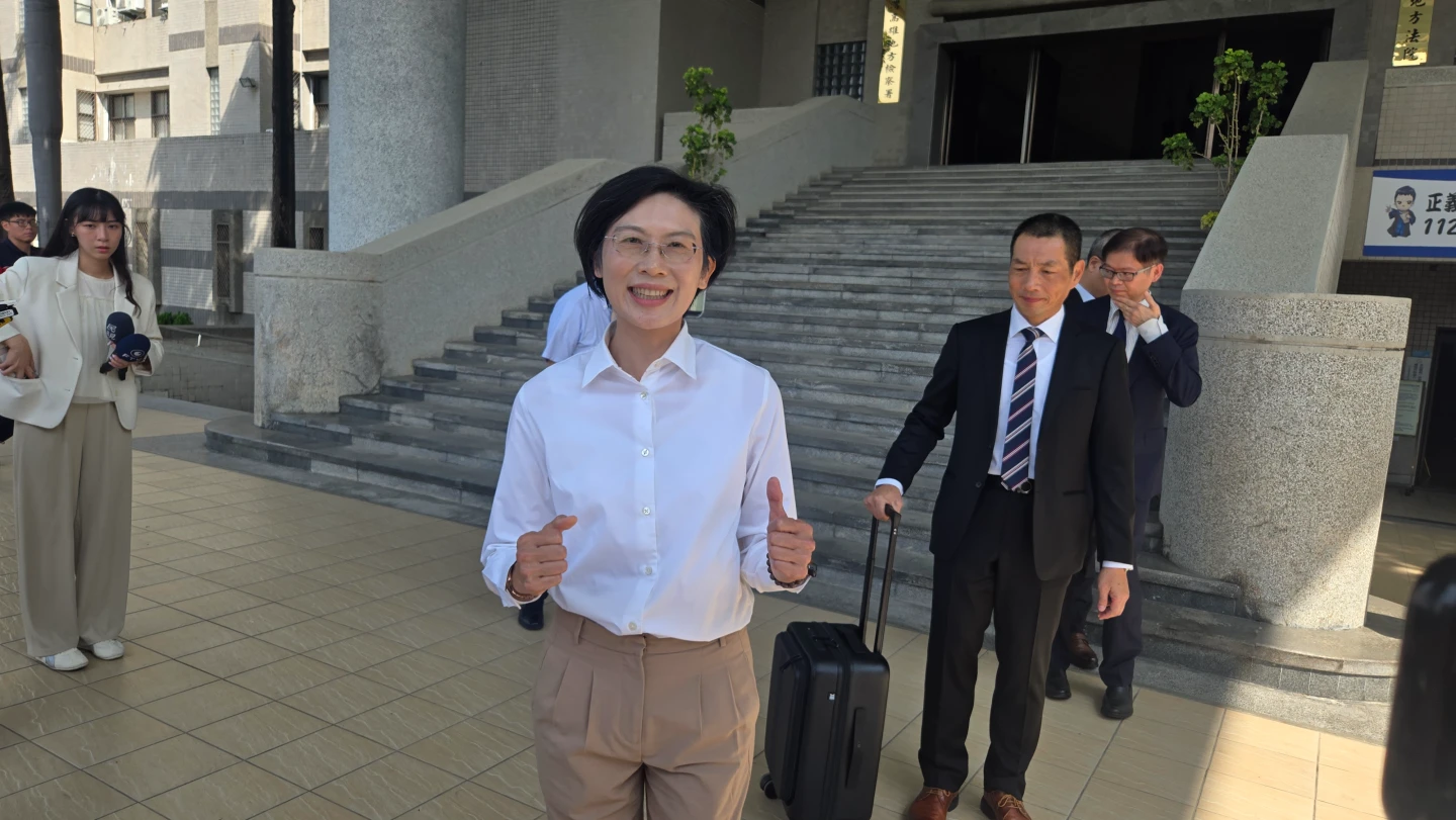 林岱樺說,她寄人籬下,無法回家拿衣服,近期現身才會都穿同一件白上衣及卡其長褲。王勇超攝影