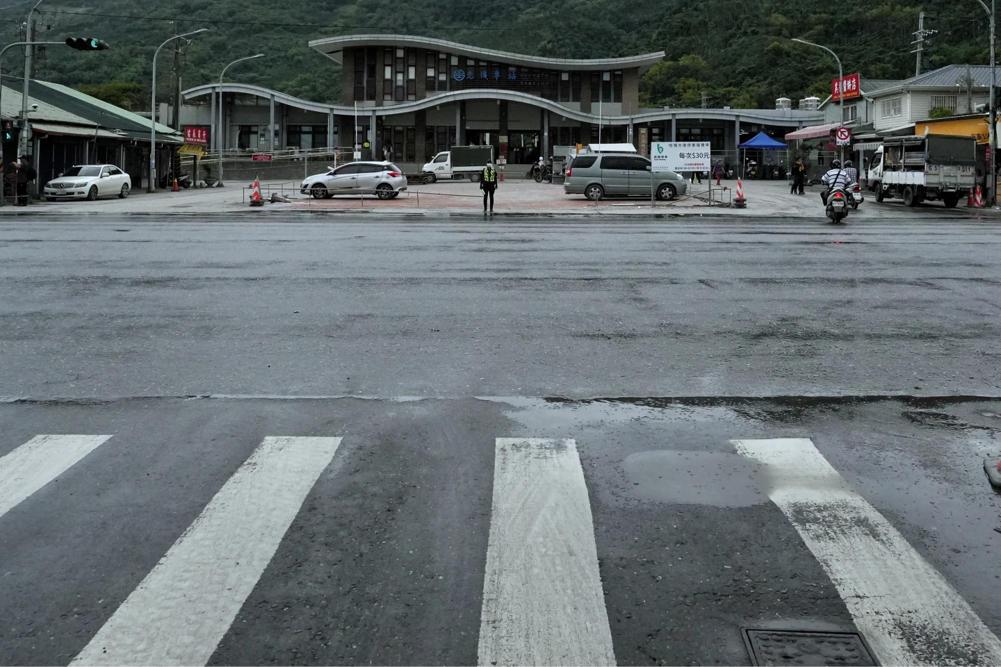 花蓮馬太鞍溪堰塞湖溢流滿月,光復鄉多數街區也漸漸回歸平靜。林林攝