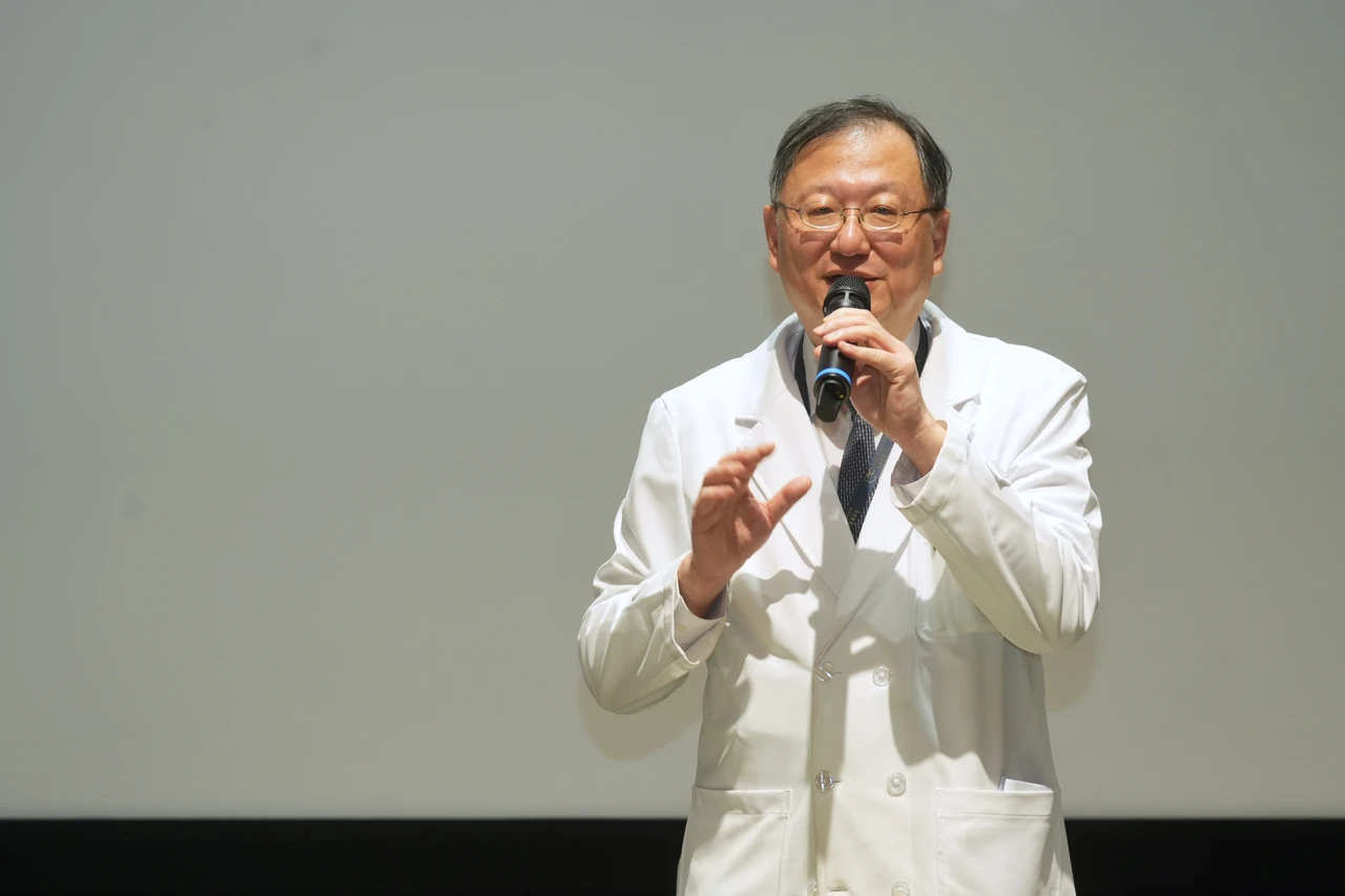 台大醫院院長余忠仁說,「我們的假日值班費是優於台北其他醫學中心」。李柏毅攝