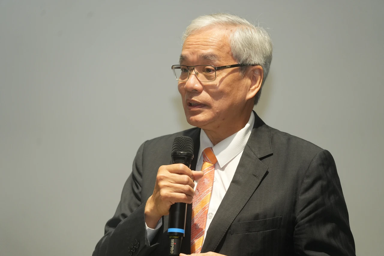 陳威明指出,開業也是在照顧國人,到基層去同樣可以守護第一線的病人。李柏毅攝