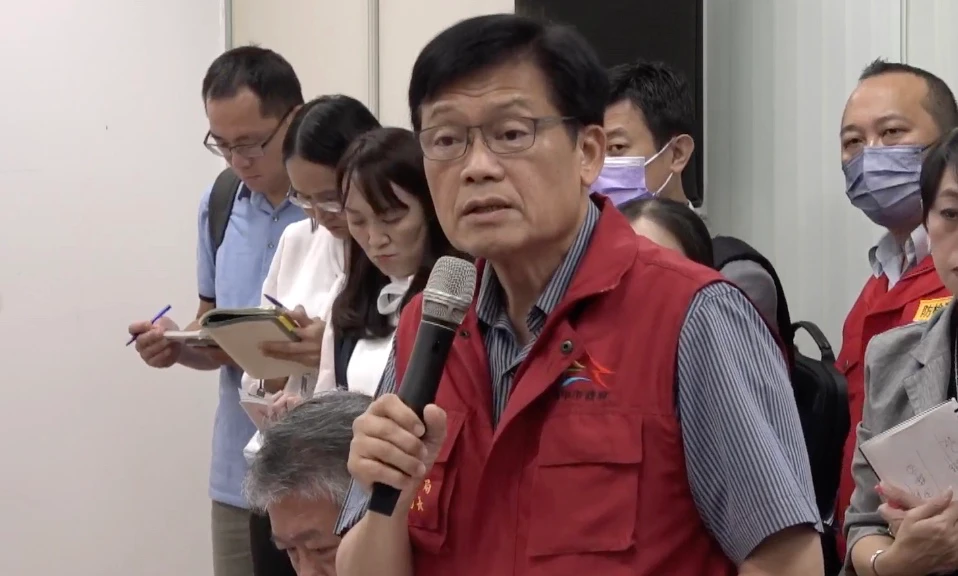 台中市衛生局長曾梓展說明蒸煮廚餘時間均依照中央指引規範。翻攝臉書