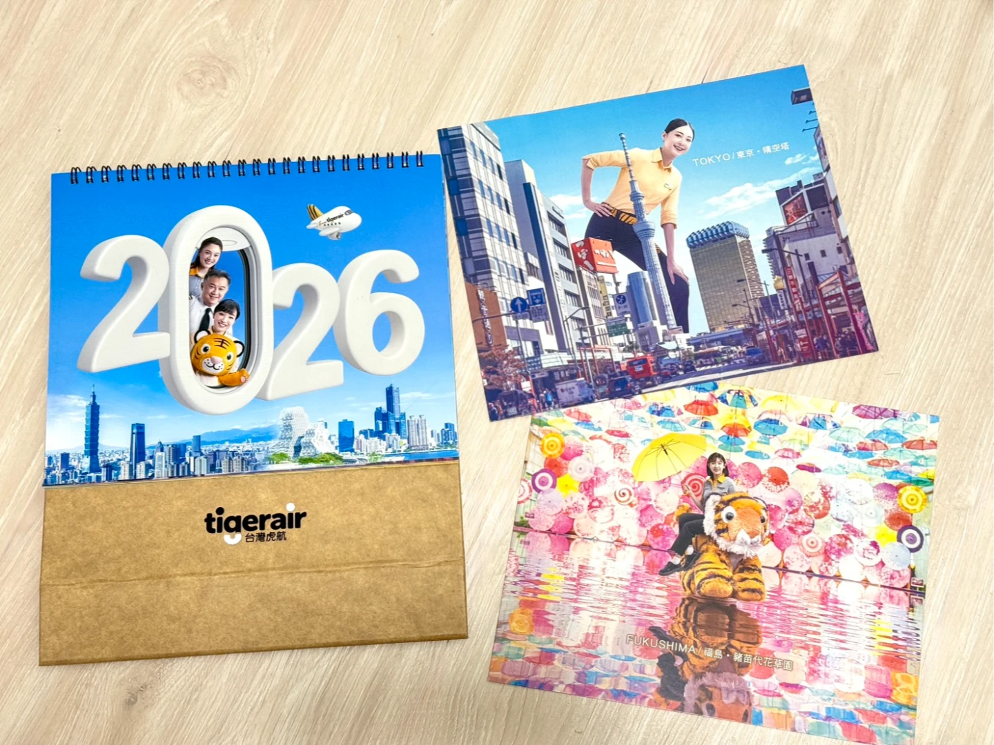 台灣虎航2026年桌曆,以員工的真誠笑容伴虎迷一整年。業者提供