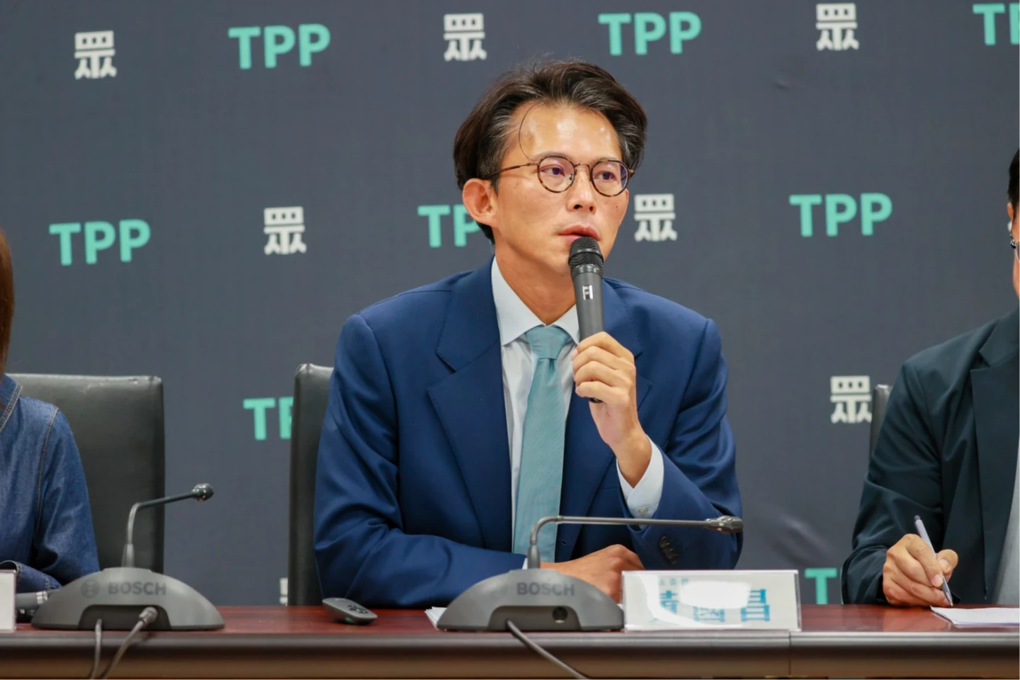 黃國昌:本周正式提案譴責卓榮泰。民眾黨團提供