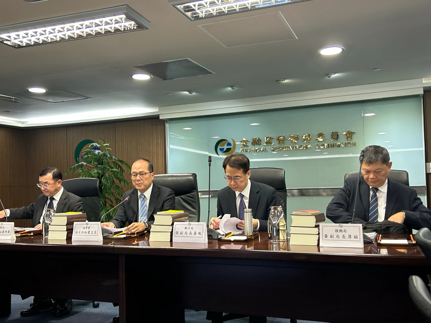 金管會擴大保險投資挹注1.63兆活水 壽險前3季獲利縮水逾6成