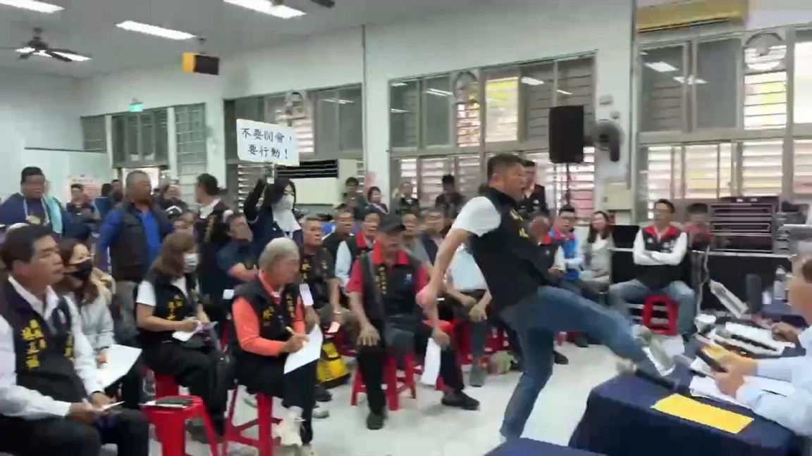開座談會不邀光復災民!張峻氣到踹桌 傅崐萁提告:是鄉公所通知的