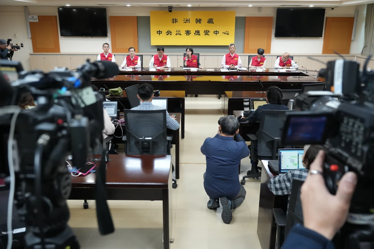防檢署長杜麗華主持非洲豬瘟中央災害應變中心記者會。梁建裕攝