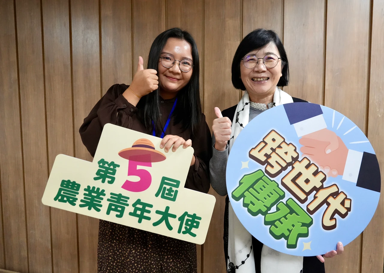 農業部國際司司長蕭柊瓊(右)、和畝水產品牌負責人凃欣儀(左)。梁建裕攝