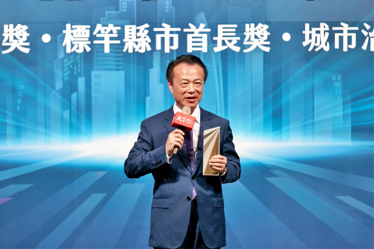 嘉義縣長翁章梁蟬聯標竿縣市首長第一名。縣府提供