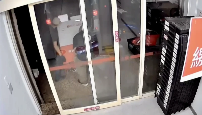 全台首例!蝦皮智取店收銀機被「整台搬走」  2竊嫌被逮