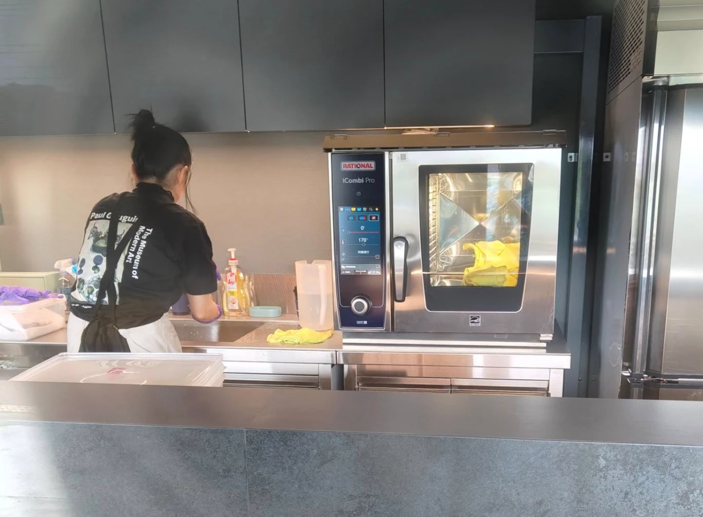 輕奢觀光列車海風號驚見「高級烤箱烘抹布」　雄獅：僅擦乾清洗後杯具