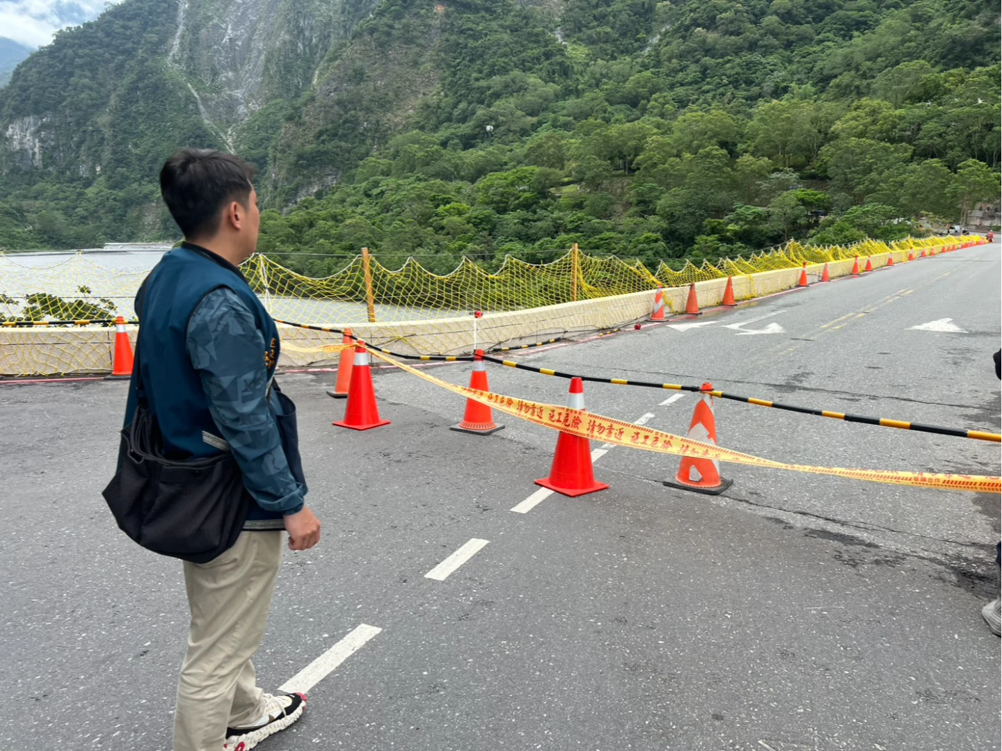 錦文橋封橋,請民眾配合現場管制,切勿進入立霧溪下游河道區域活動。取自FB@秀林鄉公所