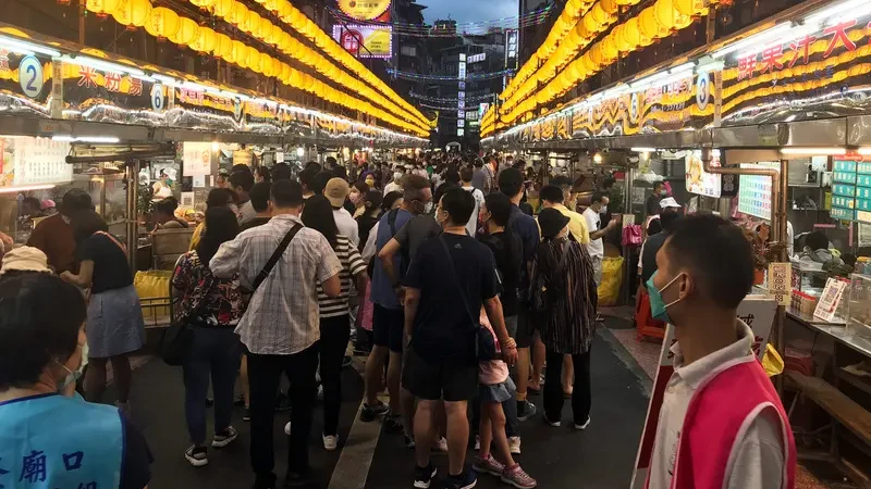 豬隻禁宰令攤商苦！基隆廟口「滷肉飯、排骨麵」沒貨賣了　人氣排隊肉焿也公告休息
