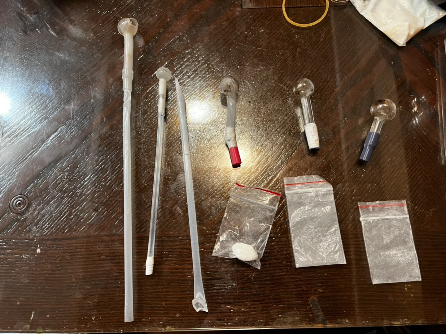 警方搜出毒品。翻攝畫面