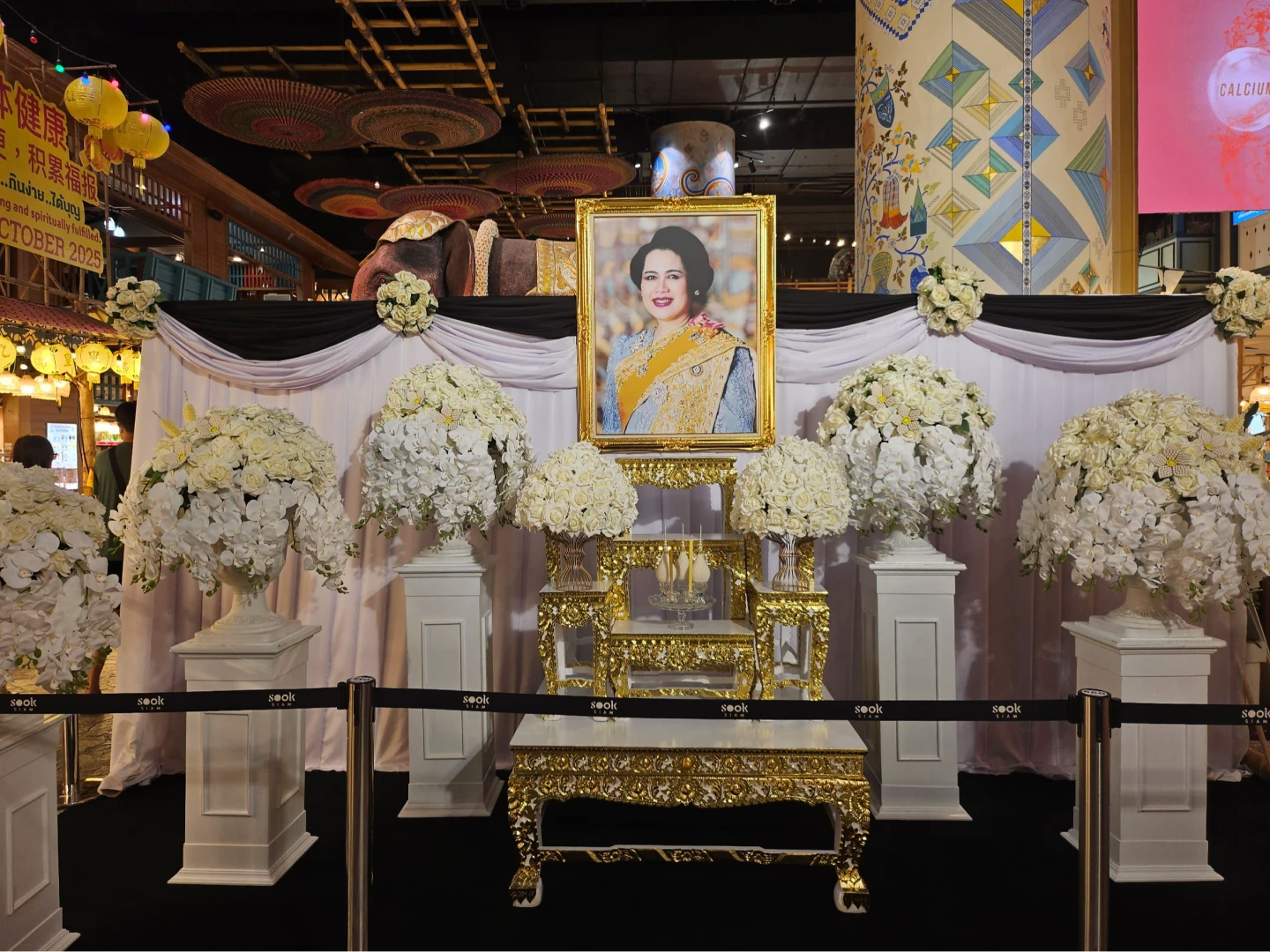 曼谷悼泰王太后逝整排「黑櫥窗」　外交部感念她對台泰合作貢獻