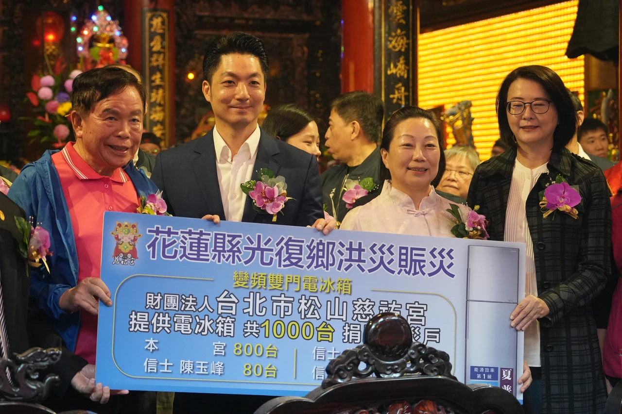 現身松山慈祐宮!徐榛蔚喊不畏外界打壓抹黑 感謝傅崐萁助光復重建
