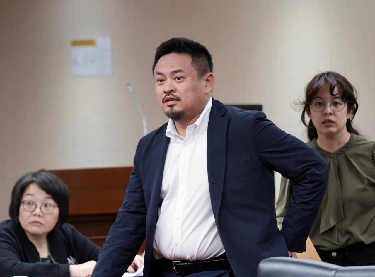 洪申翰出席立法院社福及衛環委員會。梁建裕攝
