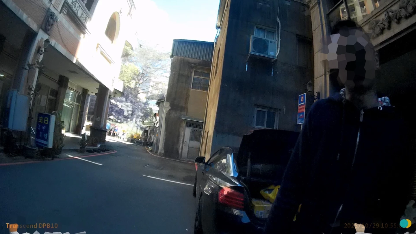 警方攔查懸掛假車牌車輛。翻攝畫面