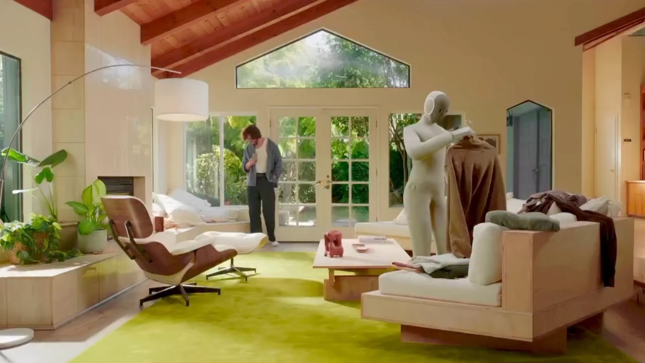 家事機器人NEO開賣!折衣服搬重物拿碗盤都行 62萬元台灣買得到