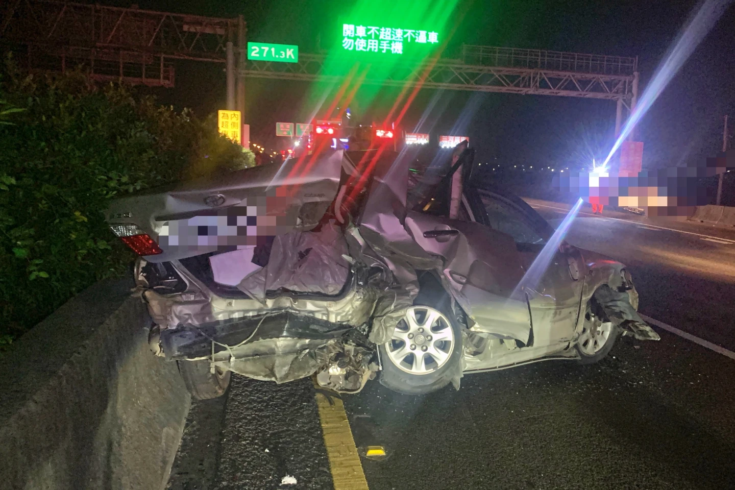 國道離奇車禍！轎車撞狗屍竟連環撞成廢鐵　警急追查飼主