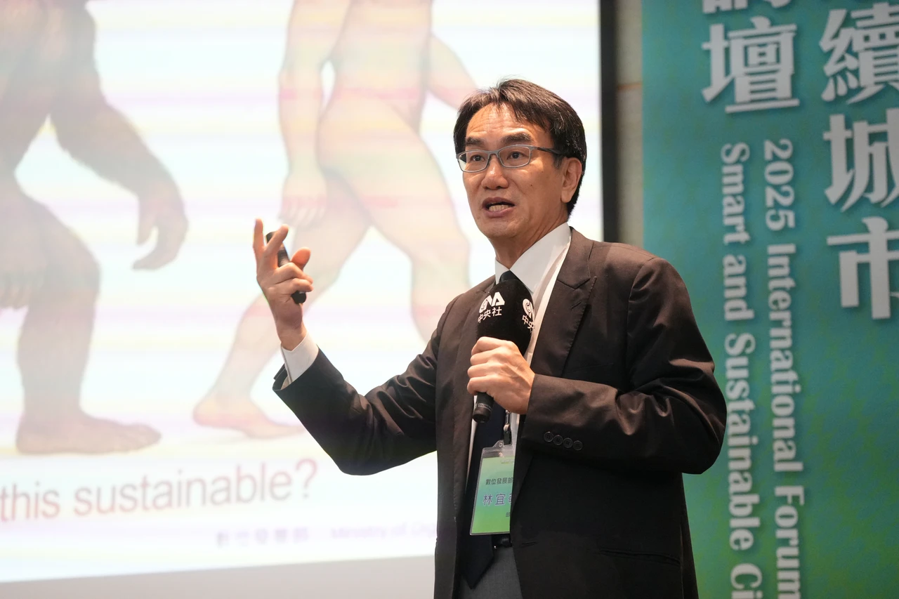 數發部長林宜敬:沒有人擋得住AI發展 「數位化」是節能減碳重要關鍵