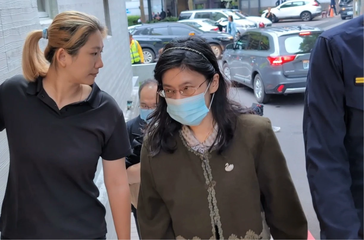 台北地檢署檢察官下午抵達台北市相驗暨解剖中心。林志青攝