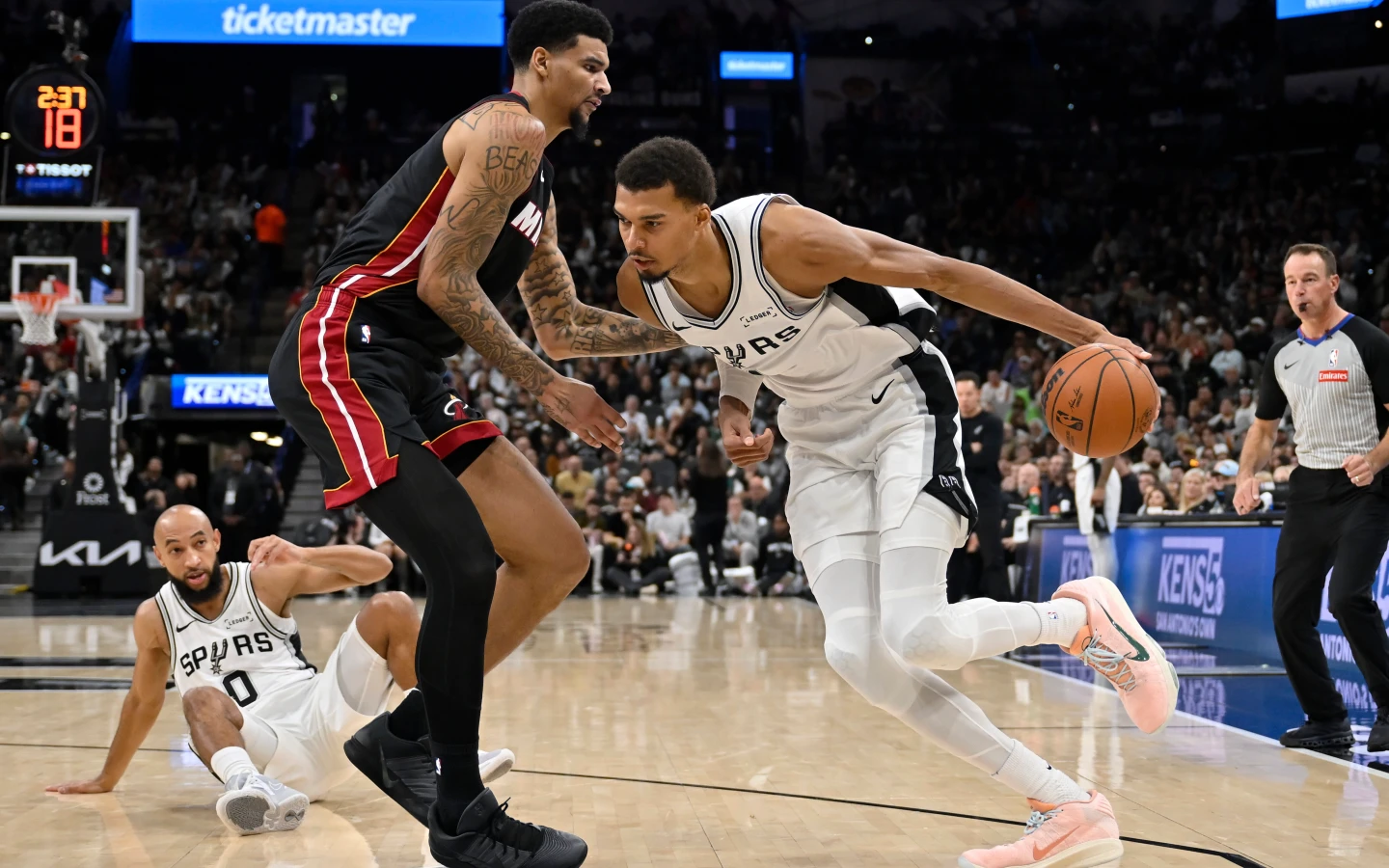 少林籃球發威!文班亞馬開無雙打爆美國版文班亞馬 馬刺開季5連勝創隊史紀錄